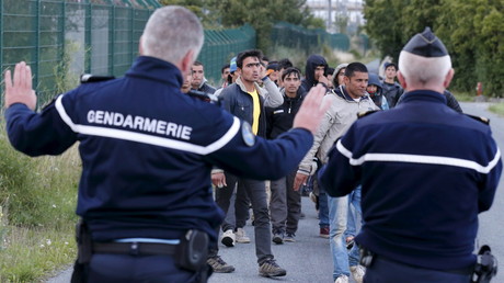 Les Français considèrent les immigrés comme étant à l’origine de la criminalité, selon un sondage