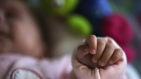 Le parlement suisse enterre le congé paternité de deux semaines 