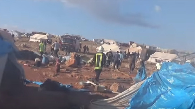 Le bombardement d’un camp de réfugiés près d’Alep fait des dizaines de victimes (VIDEO CHOC)