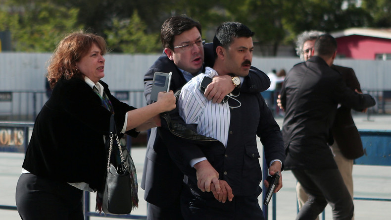 Turquie : attentat contre le rédacteur en chef du Cumhuriyet, une personne arrêtée (VIDEO)