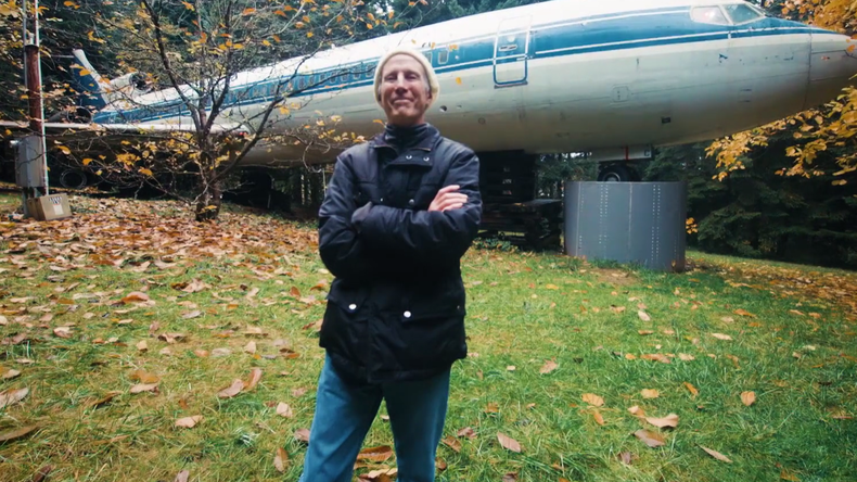 Rencontrez l’homme qui vit à l’intérieur d’un Boeing 727 (VIDEO)