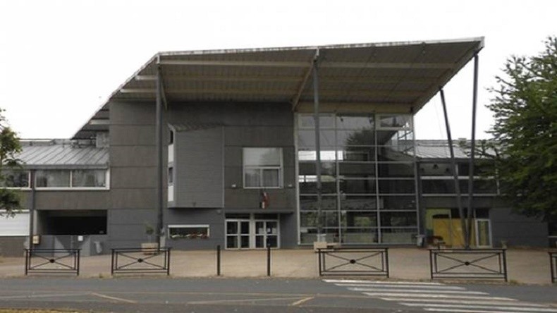 Montereau : la mère de la lycéenne qui portait une jupe «trop longue» porte plainte
