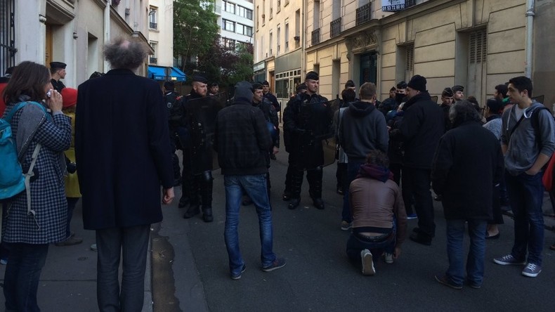 Pique-nique organisé devant le lycée Jean Jaurès en solidarité avec les migrants
