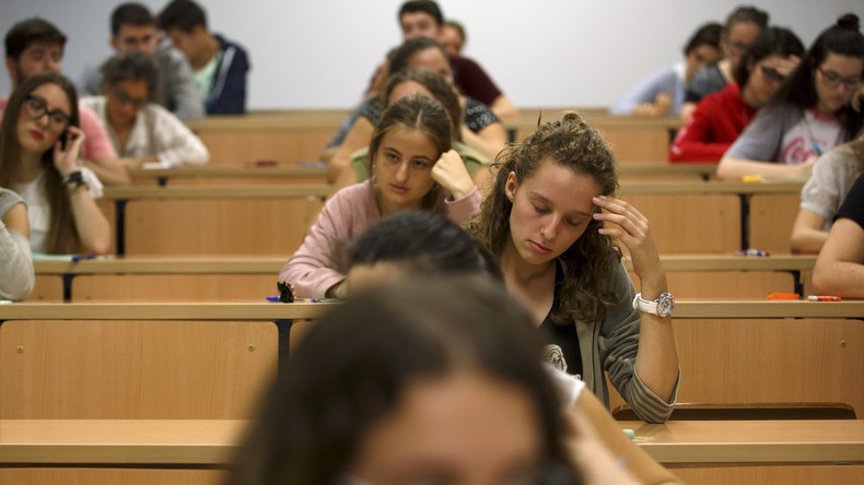 Maladresse d'un sujet d'examen de droit : «A quoi sert François Hollande ?»