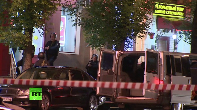 Moscou : la police abat un braqueur armé qui retenait des otages dans une banque