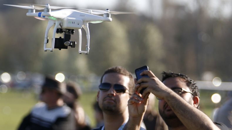 Unanime, le Sénat français dit oui à l'obligation de disposer d'un permis pour piloter un drone