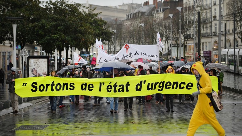 Prolongation de l'état d'urgence : «le principal effet c’est de pouvoir réguler les manifestations»