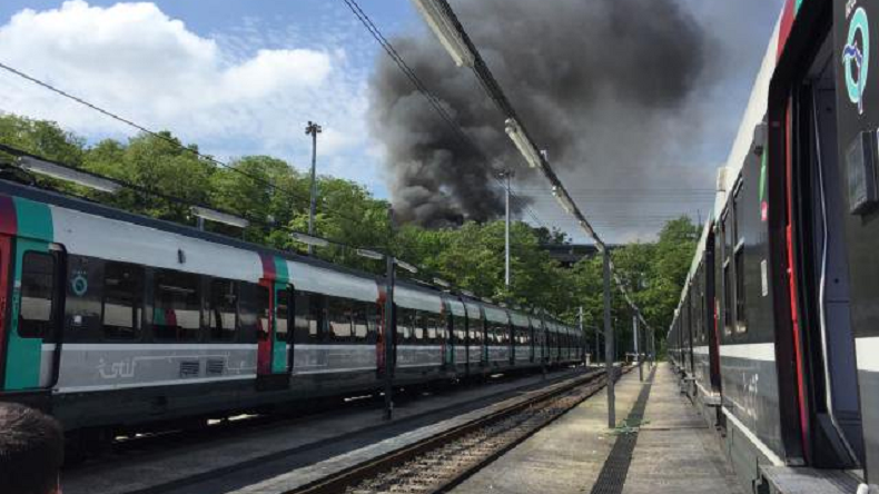 Massy-Palaiseau : un camion tombe sur les voies du RER B