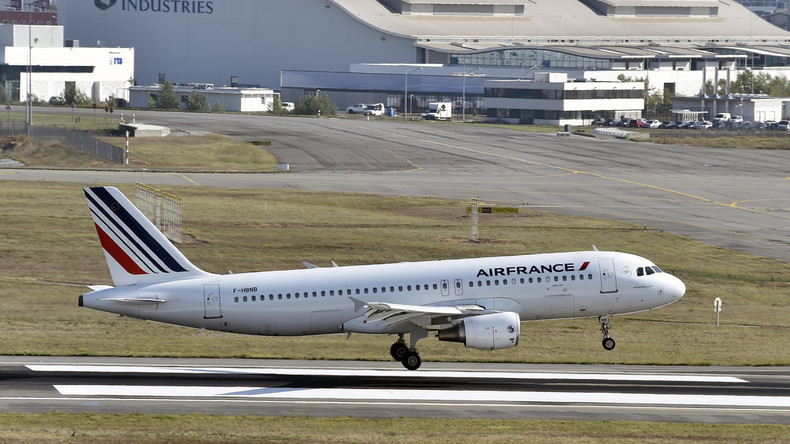 Démantelement d'un trafic de drogue : deux hôtesses d'Air France arrêtées et 36 kg de cocaïne saisis