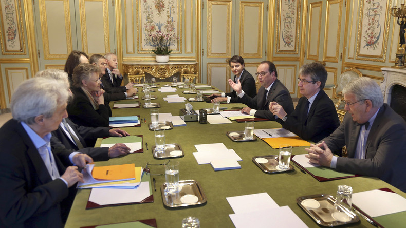 Après la pétition des Nobel, François Hollande renonce aux coupes budgétaires dans la recherche