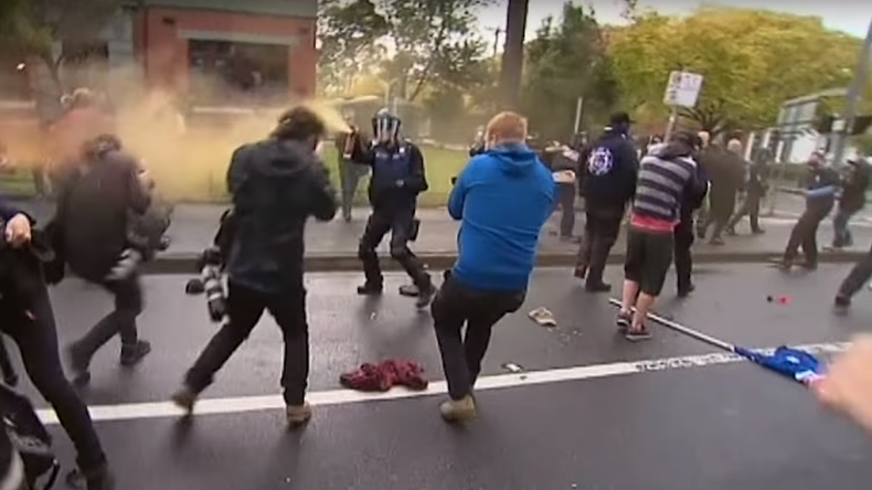 Australie : violents affrontements entre militants anti-immigration et anti-racistes (VIDEO)