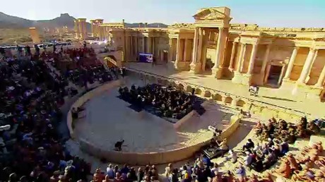 Un maestro russe et son orchestre symphonique dans les ruines de Palmyre pour célébrer sa libération