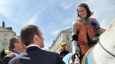Emmanuel Macron commémore Jeanne d'Arc et agace à gauche