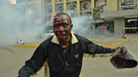 Un manifestant ensanglanté à Nairobi, capitale du Kenya, ce lundi 16 mai