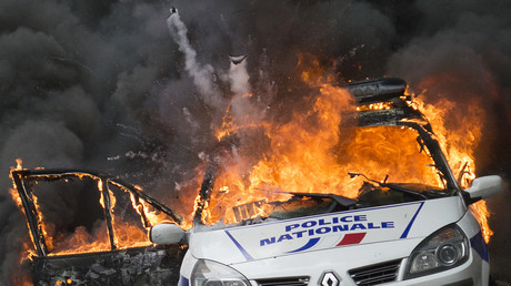 Voiture de police brûlée : «Leur seul but c’est de violenter des policiers et si possible d’en tuer»