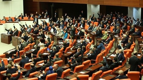 Turquie : le Parlement approuve la levée de l'immunité des députés, malgré la controverse