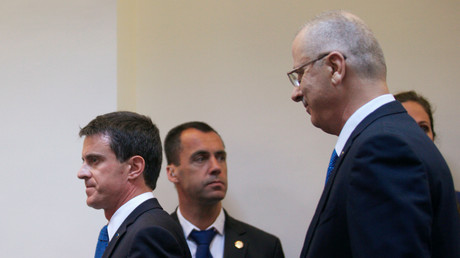 Le Premier ministre français, Manuel Valls, en compagnie de son homologue palestinien Rami Hamdallah ce mardi 24 mars, à Ramallah, en Cisjordanie