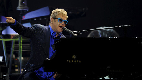 Elton John et Vladimir Poutine ont dû reporter leur rencontre à Moscou à une date indéterminée