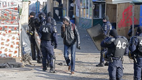 Jungle de Calais : quarante blessés dans une importante rixe de migrants, l'enquête ouverte (VIDEO)