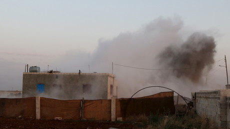Plus de 100 000 Syriens pris au piège entre Daesh et la frontière turque
