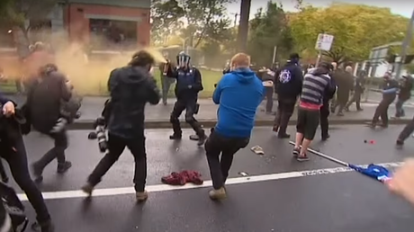 Australie : violents affrontements entre militants anti-immigration et anti-racistes (VIDEO)