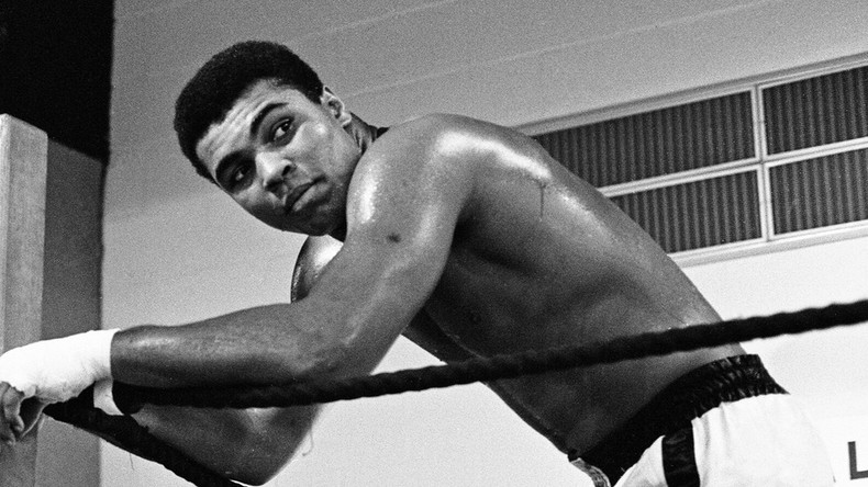 De la droite à la gauche, hommage unanime après la mort du légendaire boxeur Mohamed Ali