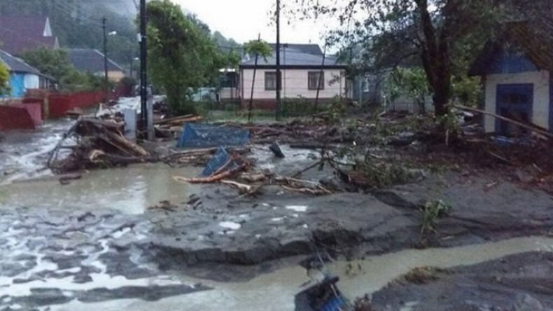 Russie : 12 adultes et 17 enfants évacués par hélicoptère d’un village reculé (VIDEO)
