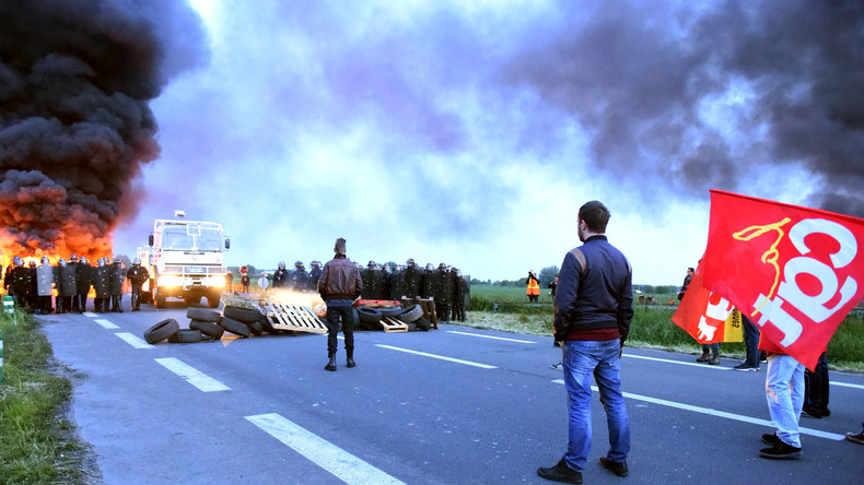 Le gouvernement de Hollande déstabilise la situation en France