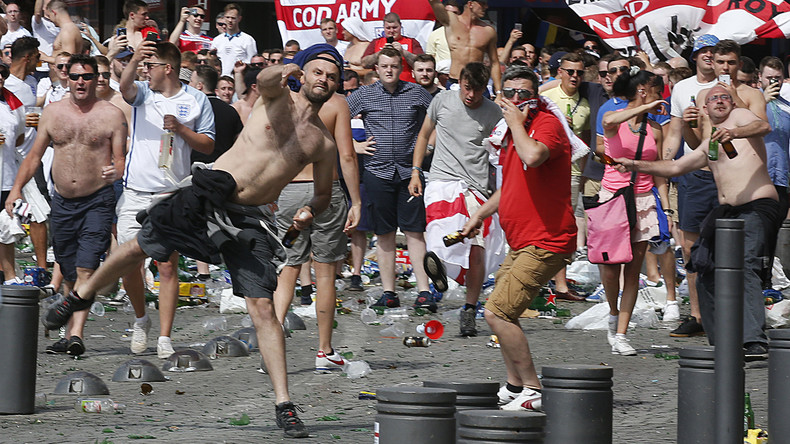 Euro 2016 : la Russie prépare la défense de trois supporters jugés à Marseille
