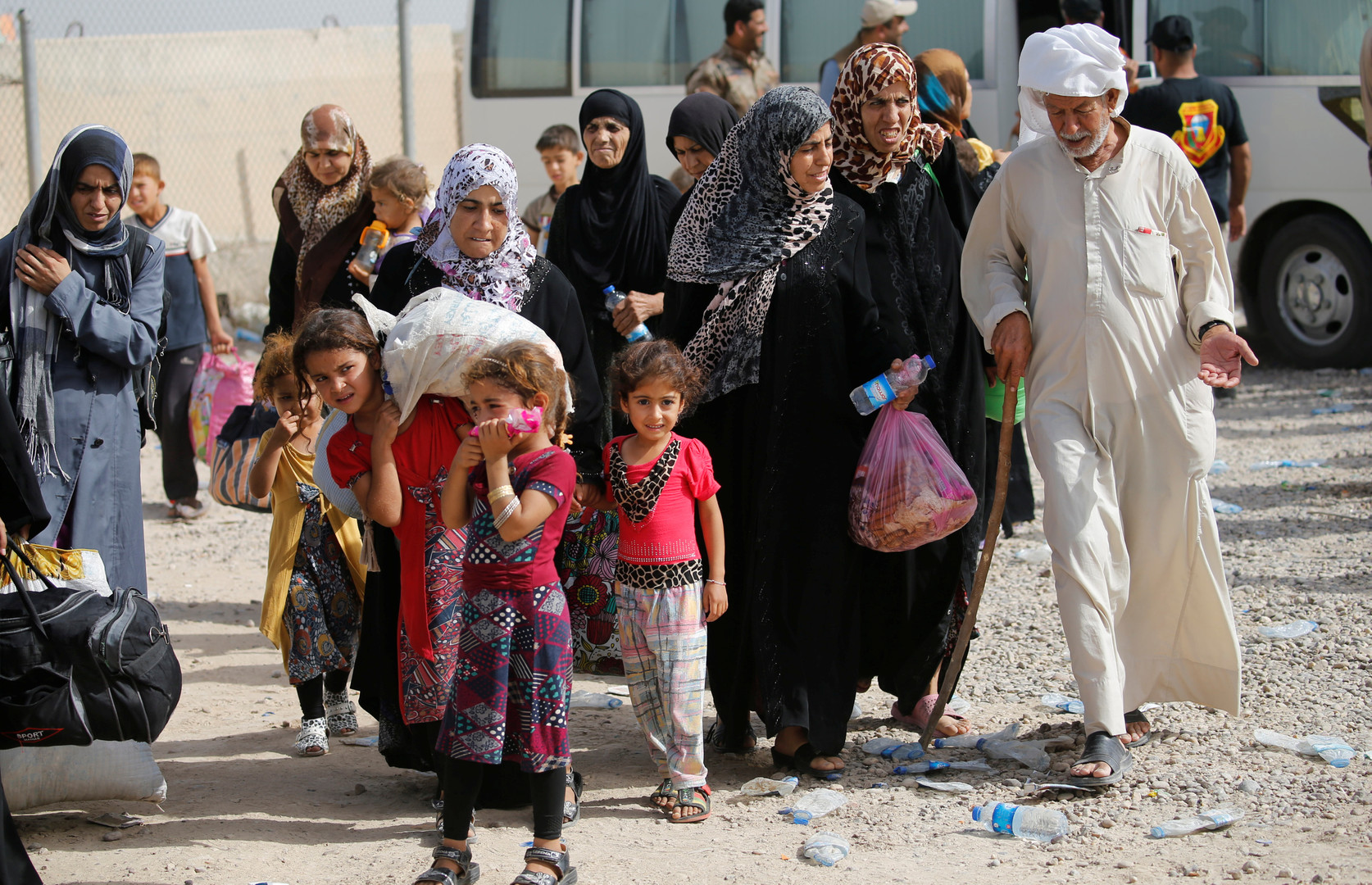 Irak : des civils qui fuient Falloujah visés par des tirs de l'Etat islamique, acculé (PHOTOS)