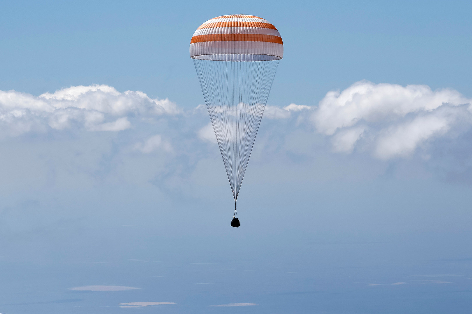 Une capsule Soyouz ramène sur Terre trois membres de la Station spatiale internationale