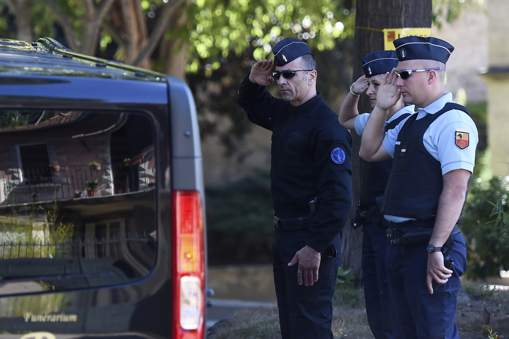 Les deux fonctionnaires de police tués dans les Yvelines inhumés dans l'Hérault (PHOTOS)