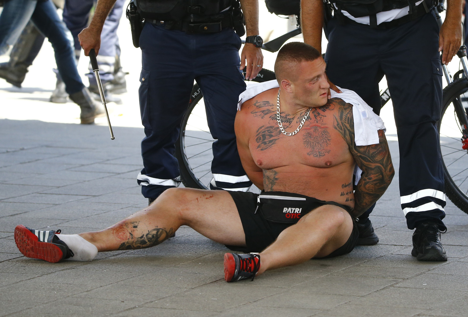 Nouvelles violences de supporters à Marseille avant le match Pologne - Ukraine (IMAGES)