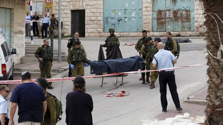 Une vidéo suggère qu’un couteau près d’un assaillant tué par un soldat à Hebron a été «déposé» 