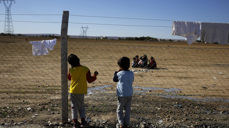 Turquie : des enfants esclaves assemblent des uniformes pour Daesh 12 heures par jour