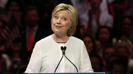 Hillary Clinton habillée d'une veste à 12 500 dollars pour prononcer un discours sur les inégalités