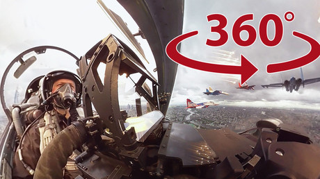 Les images panoramiques de l’intérieur de l’avion de combat russe Su-27