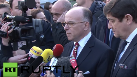 A Nîmes, Bernard Cazeneuve demande aux journalistes de mentir sur la sécurité d’une fan zone