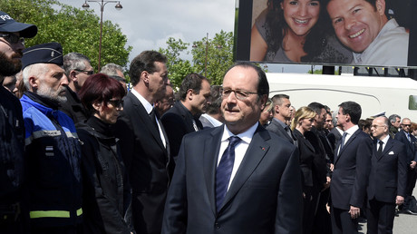 Un policier snobbe Hollande et Valls lors de l’hommage à ses collègues tués à Magnanville