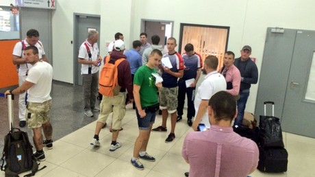 Euro 2016 : les supporters russes expulsés de France sont arrivés à Moscou