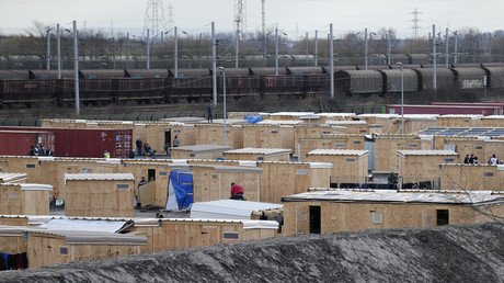 Grande-Synthe : des migrants bloquent l'autoroute et blessent un CRS