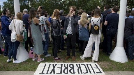 «F*ck Brexit !» : les jeunes descendent dans les rues pour dénoncer les résultats du référendum