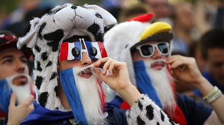 Ambiance festive à la fan-zone parisienne avant le coup d'envoi de France - Irlande