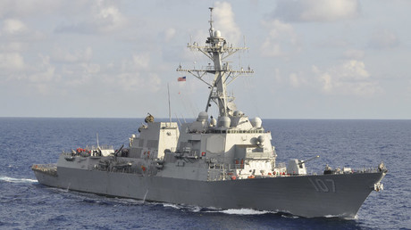 Défense russe : un destroyer américain croise dangereusement près d’un navire russe en Méditerranée 