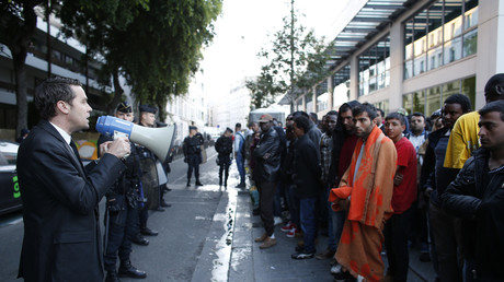 Evacuation de centaines de migrants à la halle Pajol de Paris (PHOTOS)