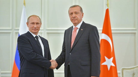 Poutine : la Russie lève les restrictions sur le tourisme à destination de la Turquie