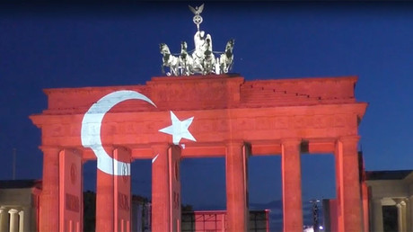  «Je suis Istanbul !» : de l'Australie aux USA, les villes aux couleurs de la Turquie (PHOTOS)