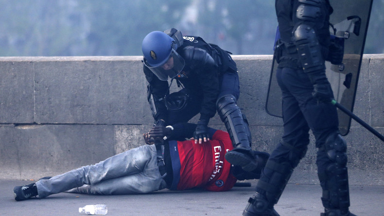 Hooligans russes privés de sortie en vertu d'une convention signée avec l'UEFA