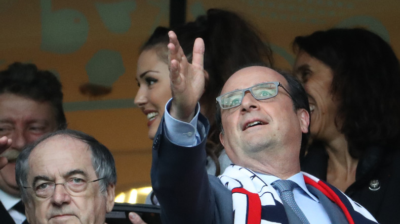 Hollande et Valls surfent sur les exploits des Bleus, la twittosphère rit jaune