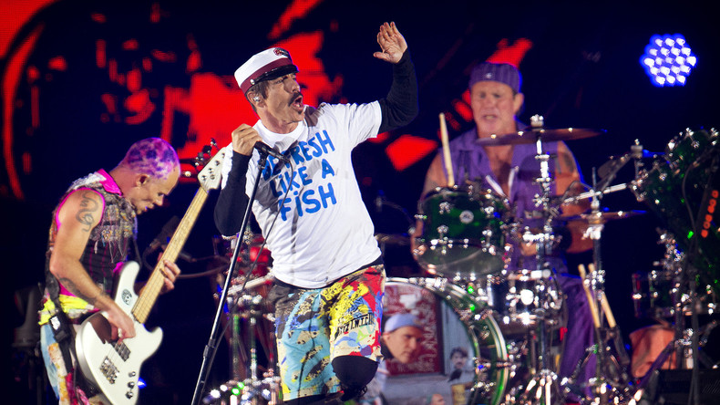 Les Red Hot Chili Peppers pris pour Metallica par la douane biélorusse (IMAGES)